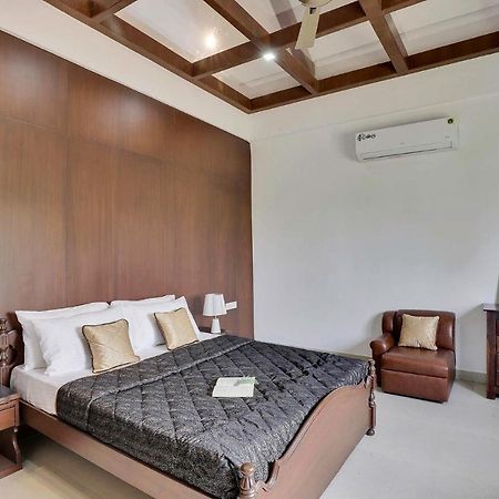Stayvista'S Lakeside Whispers - Lake & Mountain-View Villa With Lawn & Indoor-Outdoor Games Nagpur Ngoại thất bức ảnh