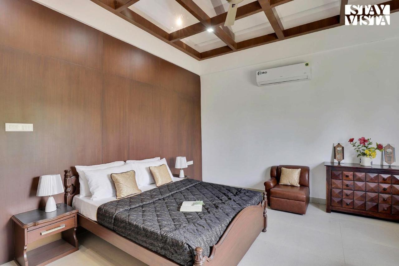 Stayvista'S Lakeside Whispers - Lake & Mountain-View Villa With Lawn & Indoor-Outdoor Games Nagpur Ngoại thất bức ảnh