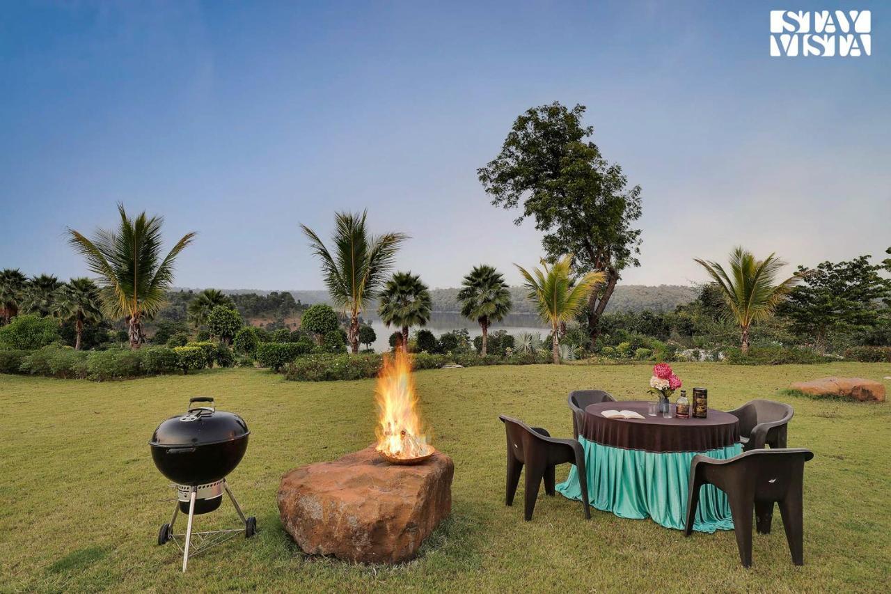 Stayvista'S Lakeside Whispers - Lake & Mountain-View Villa With Lawn & Indoor-Outdoor Games Nagpur Ngoại thất bức ảnh