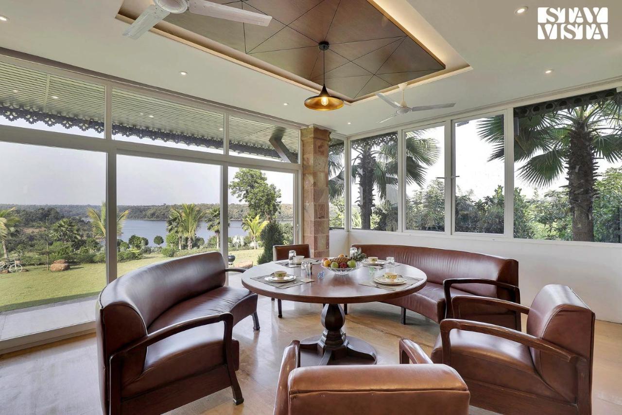 Stayvista'S Lakeside Whispers - Lake & Mountain-View Villa With Lawn & Indoor-Outdoor Games Nagpur Ngoại thất bức ảnh