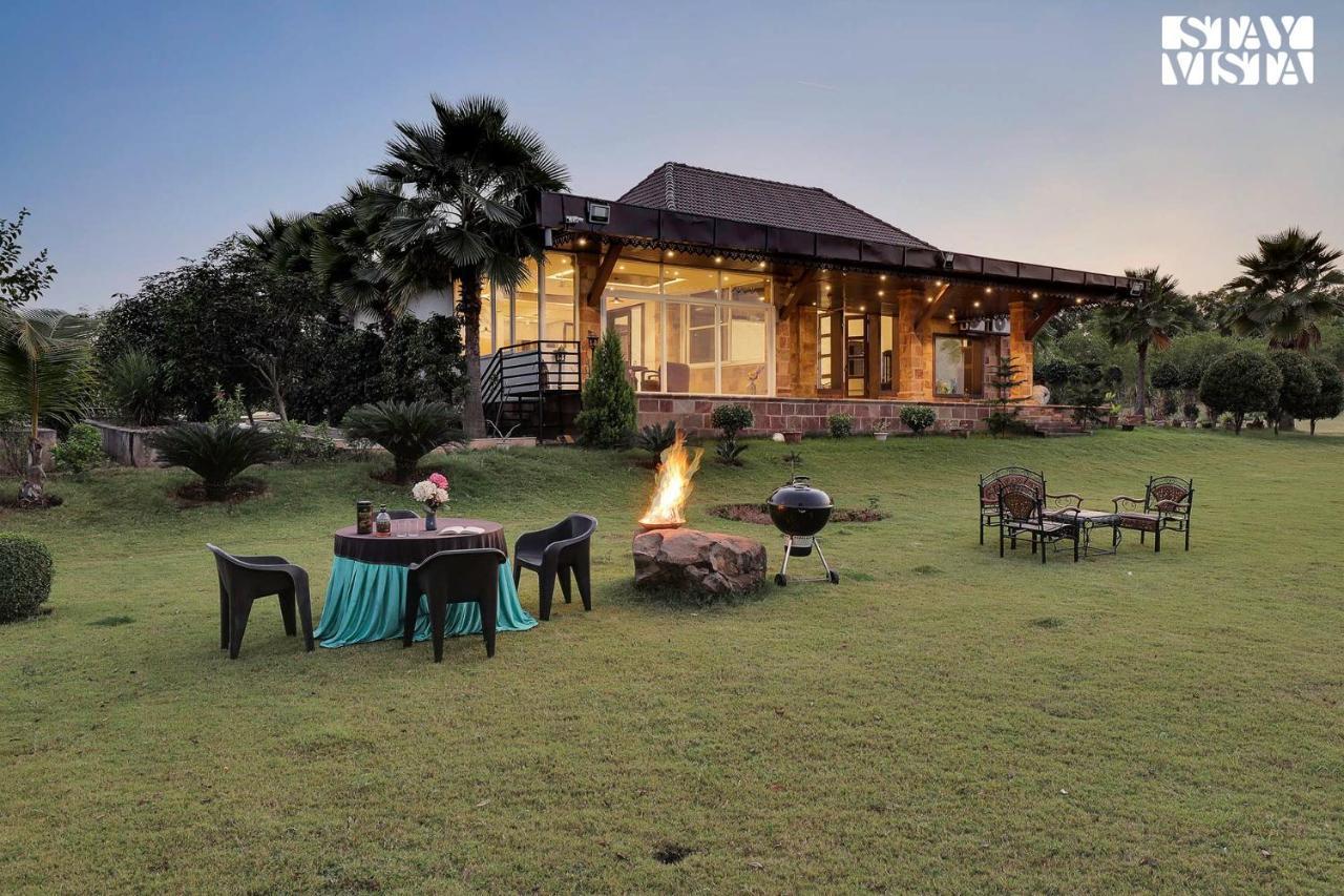 Stayvista'S Lakeside Whispers - Lake & Mountain-View Villa With Lawn & Indoor-Outdoor Games Nagpur Ngoại thất bức ảnh