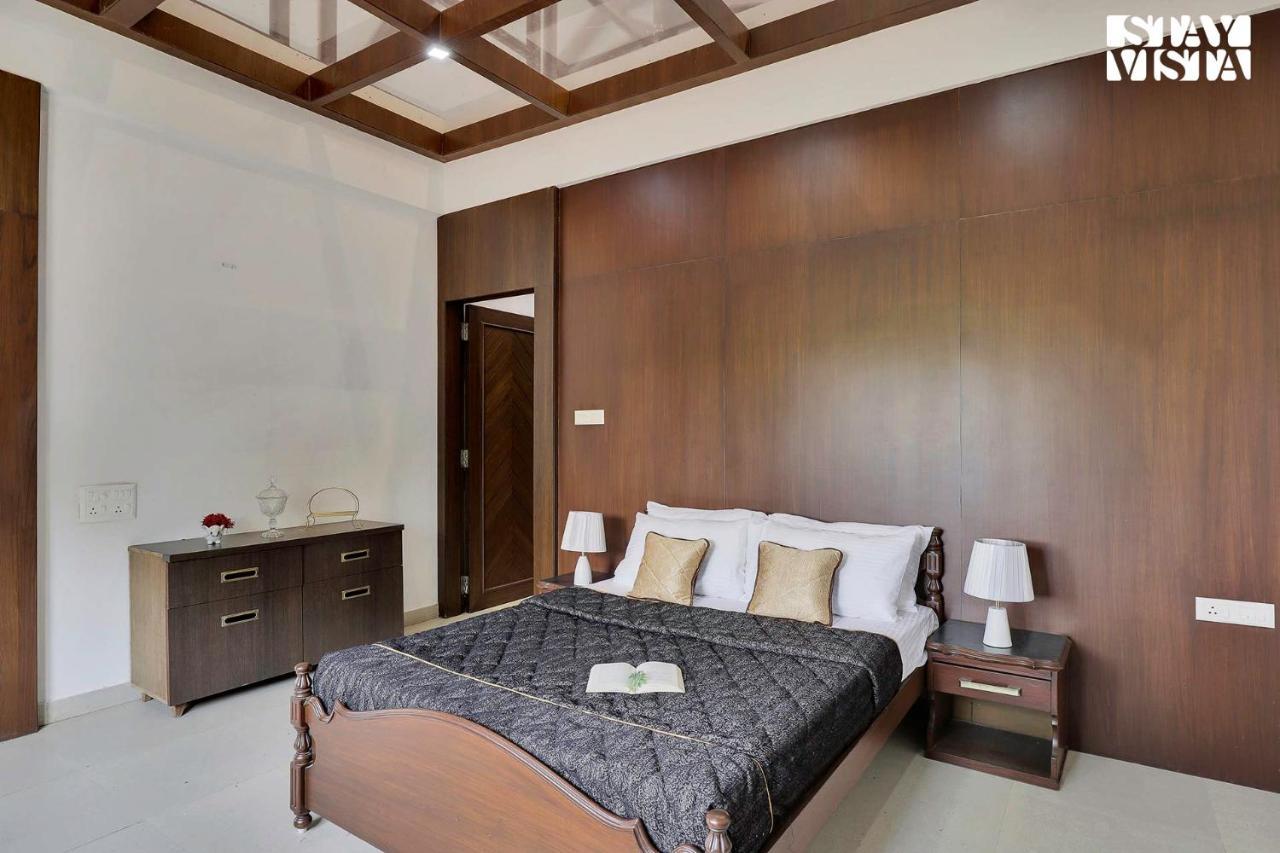Stayvista'S Lakeside Whispers - Lake & Mountain-View Villa With Lawn & Indoor-Outdoor Games Nagpur Ngoại thất bức ảnh