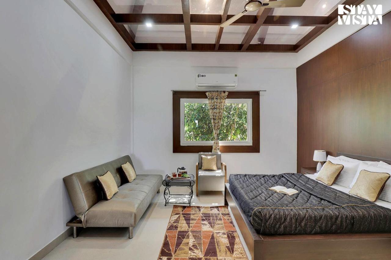 Stayvista'S Lakeside Whispers - Lake & Mountain-View Villa With Lawn & Indoor-Outdoor Games Nagpur Ngoại thất bức ảnh
